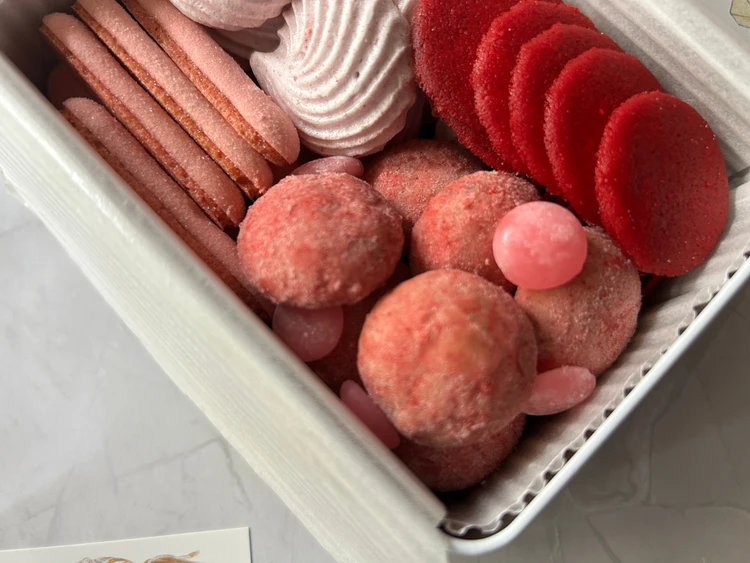 【後楽園駅すぐ】名店"アヴランシュ・ゲネー"の超cuteなクッキー缶「SAKU」❤︎_3_1