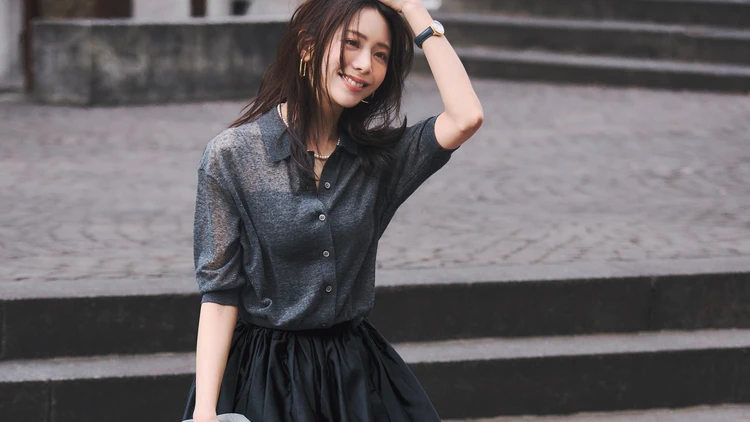 【薄底スニーカーコーデ】ボトムとスニーカーを同系色でそろえてすらり！【BAILA今日のコーデ】