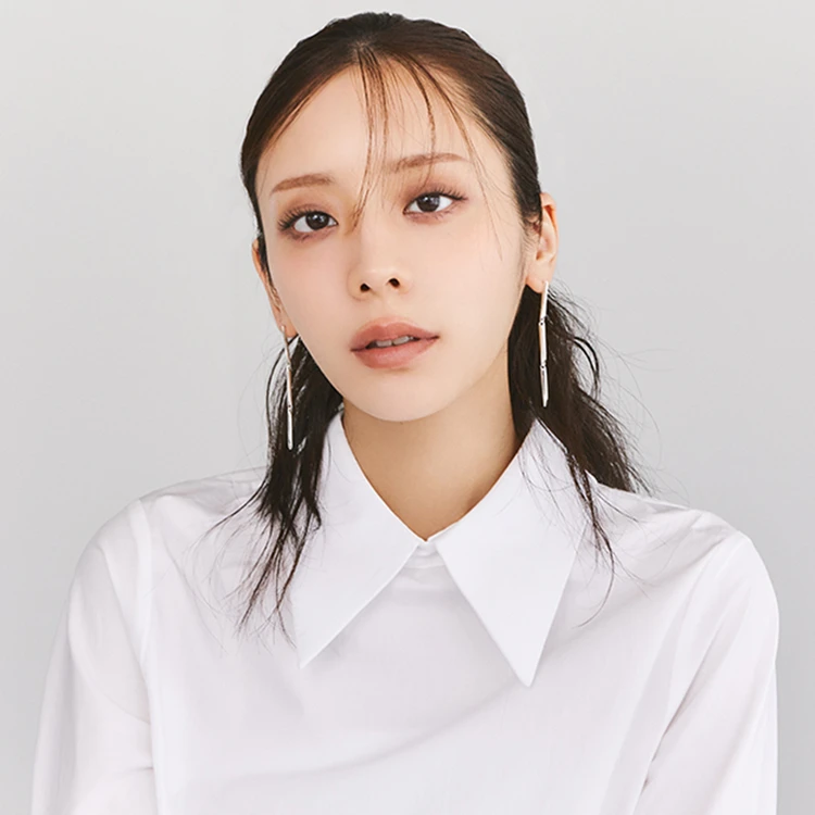 シャネルの9色アイパレットで、月曜の目もとを華やかに！【月曜朝の2割増メイク】