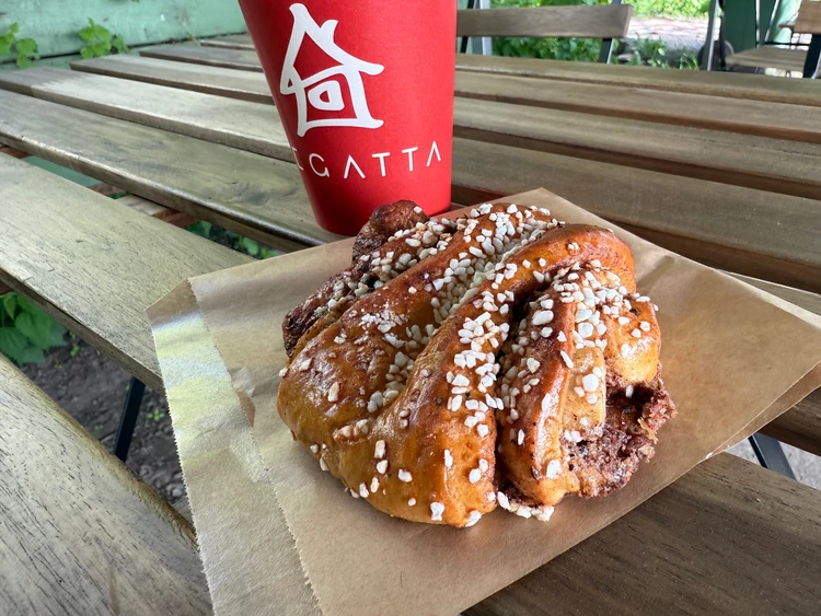 カフェレガッタのシナモンロール