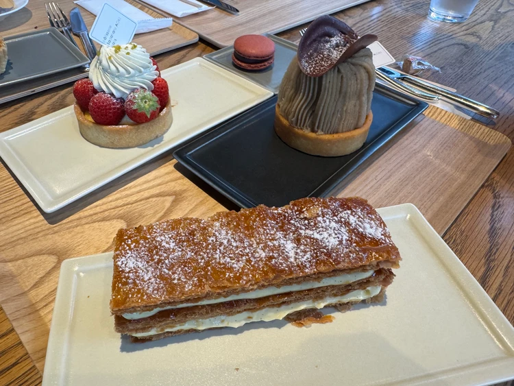 サダハルアオキ