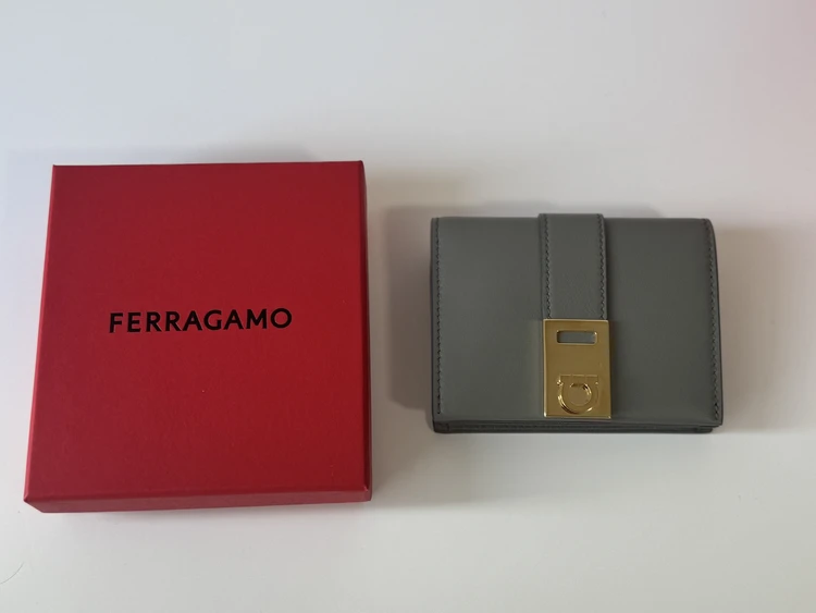 FERRAGAMO（フェラガモ）の二つ折り財布