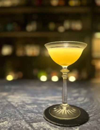 夜景バー女子会コーデ|ブラックが映える3つの理由_3