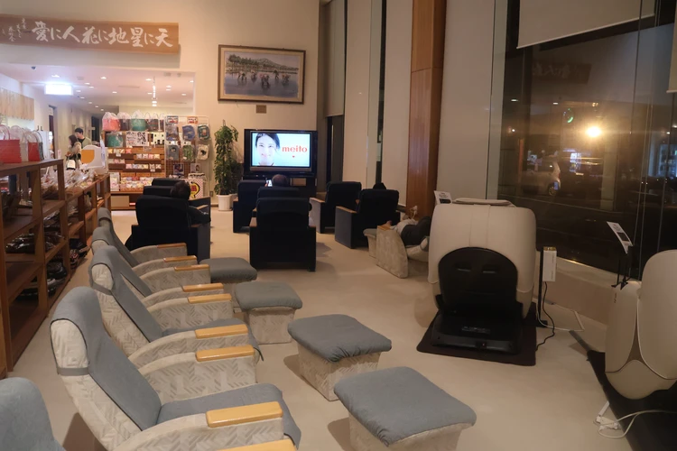 【新潟】登山口はまさかの海!? 角田山で標高0mから"青すぎる"登山【登山日記】_14_2