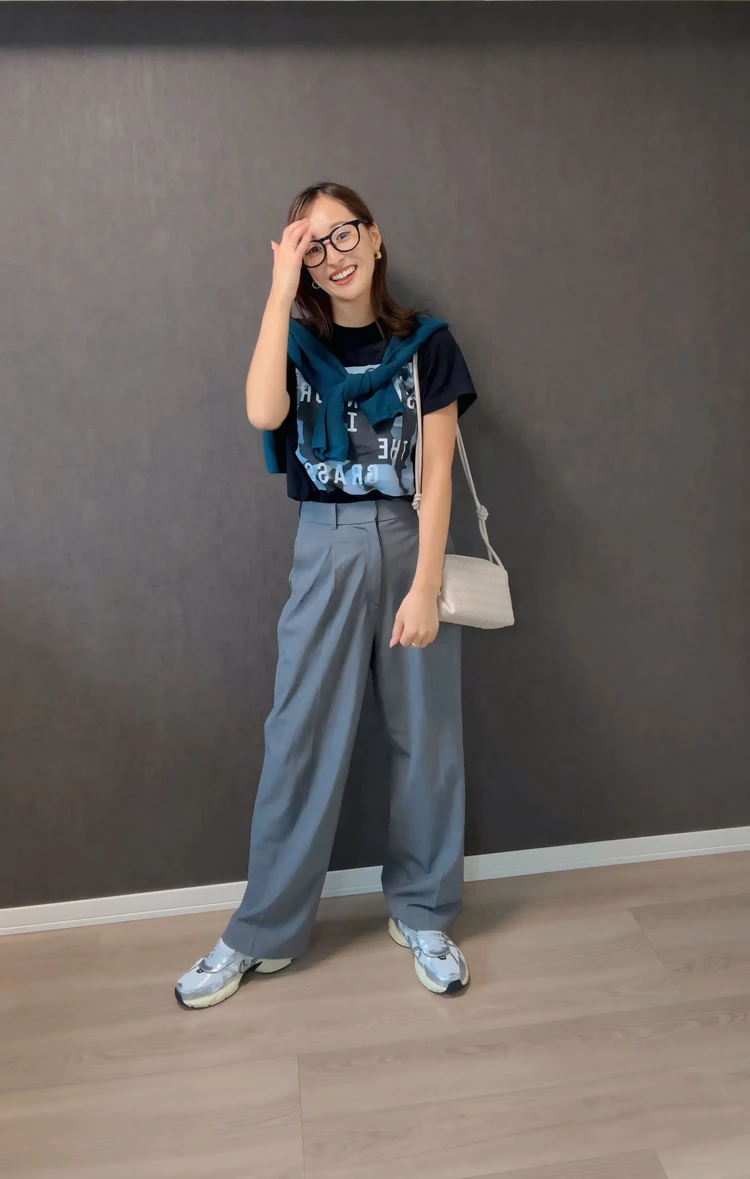 【UNIQLO】タックワイドパンツ×スニーカーコーデ