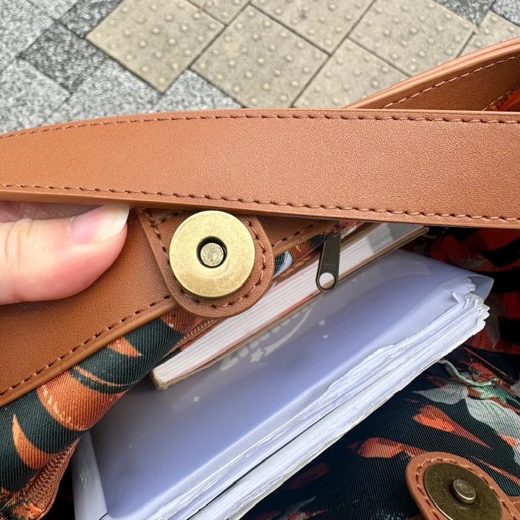 スナップボタン