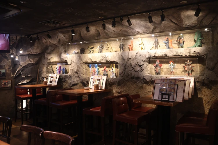 【新橋】潜入！地球人なら行きたい!?「怪獣酒場」が意外と本格グルメで虜に。【ランチも】_4