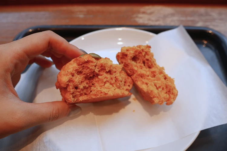 スタバのパンプキンスコーンの断面