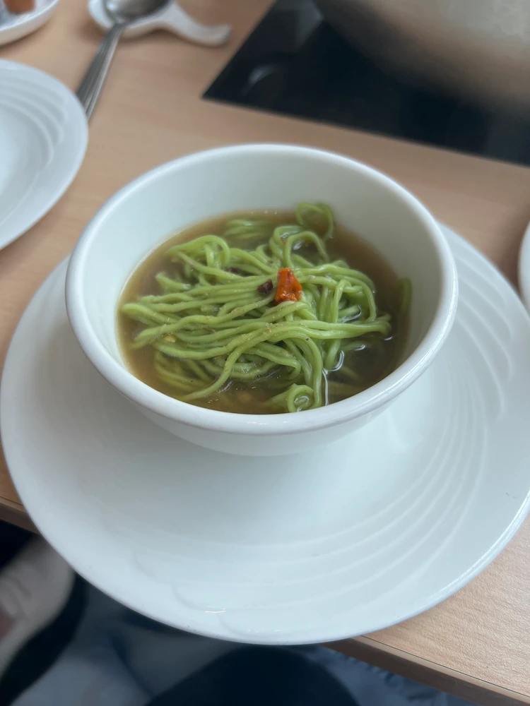 〆には翡翠麺