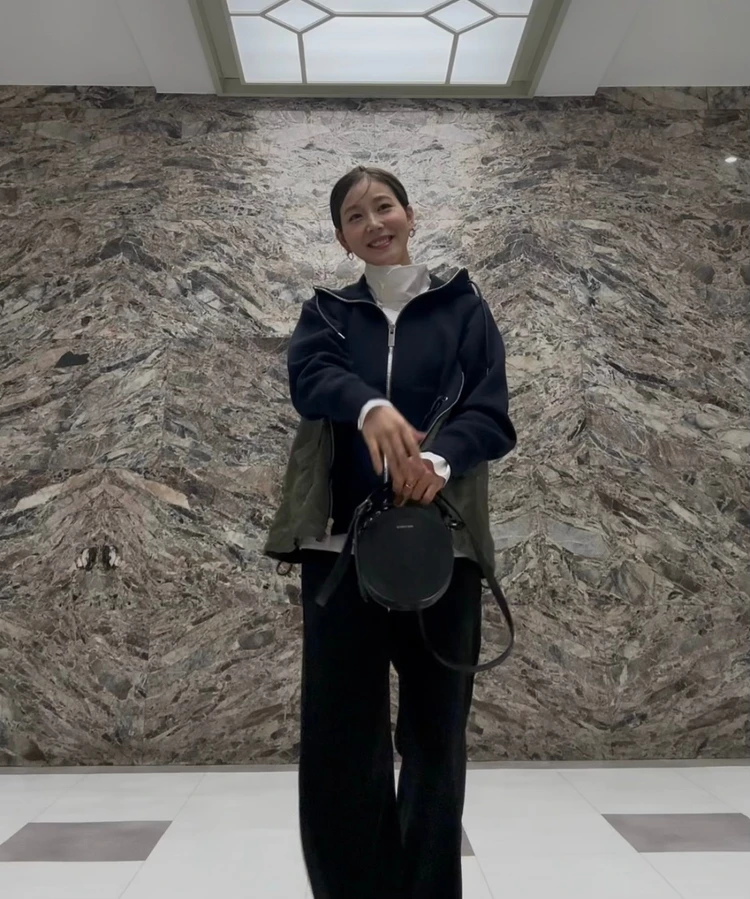 白シャツ×hoodieで休日コーデ【sacai】_5