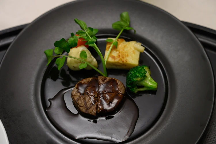 グランブリエ東京の食事　国産牛フィレグリエ　フレンチジャポネ　景色がオススメの結婚式　食事が美味しい結婚式　アクセスが良い結婚式場　自由度が高い結婚式　高層階の結婚式場　卒花のリアルレビュー　グランブリエ東京口コミ