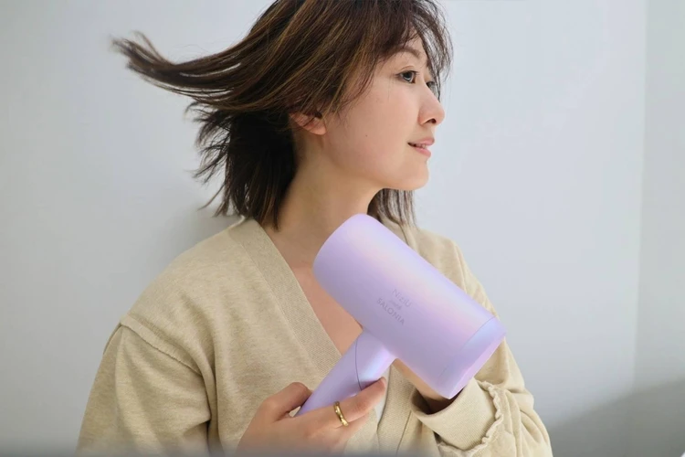 NiziUコラボ！SALONIAの限定色ドライヤーが出張族の私に使い勝手よすぎた【新発売】_6