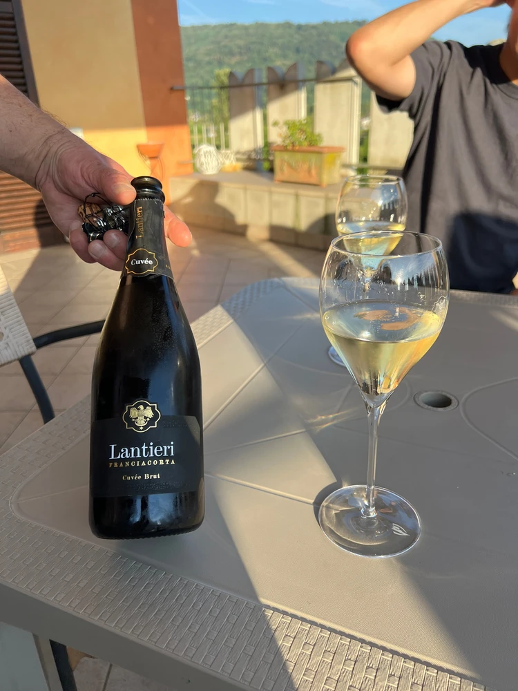 一生に一度は訪れたい。イタリアワインの贅沢旅【泡の名地へ】_3_1