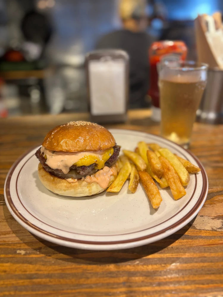 兵庫でハンバーガー巡り!味も雰囲気も満点な3店舗をご紹介_3