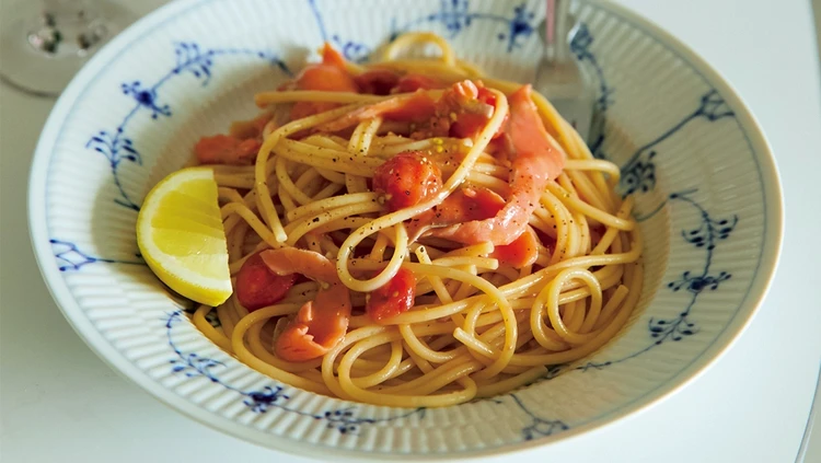 【長谷川あかりのご自愛ごはん】フレッシュトマトがそのままソース「ミニトマトとスモークサーモンのパスタ」のレシピ