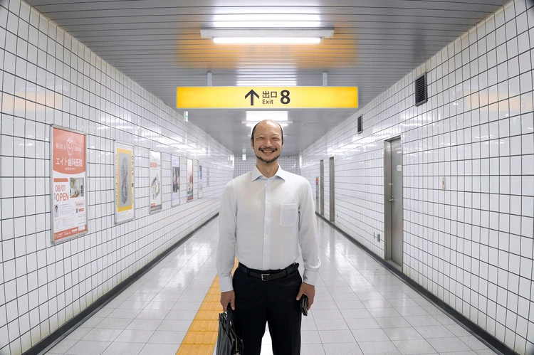 映画 8番出口 繰り返し登場する歩く男を演じる河内大和の写真