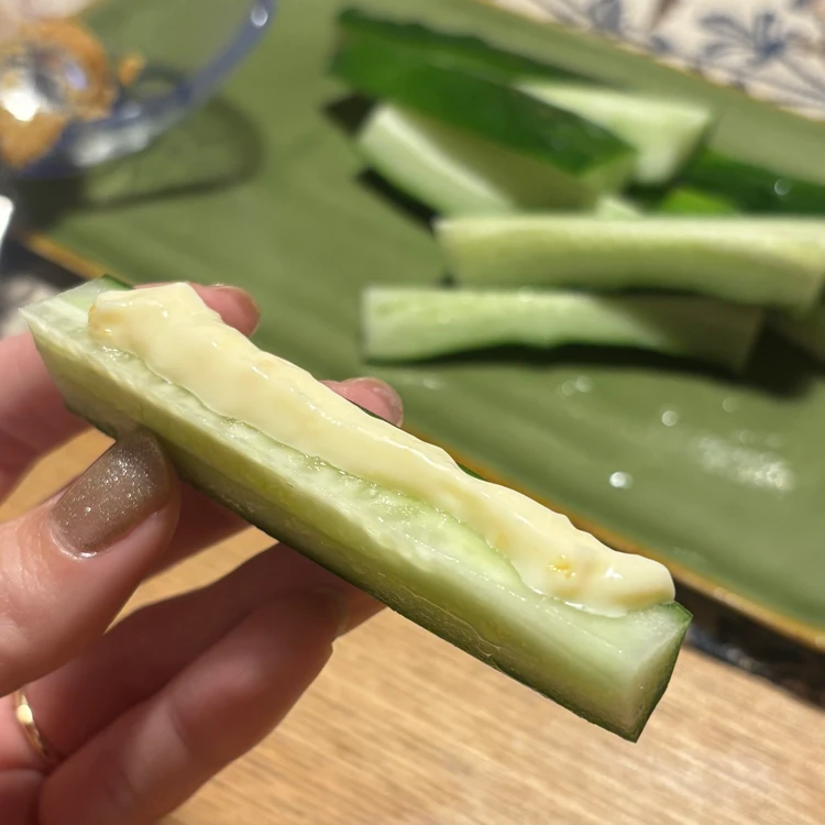 ゆずづくしをきゅうりに乗せたところ