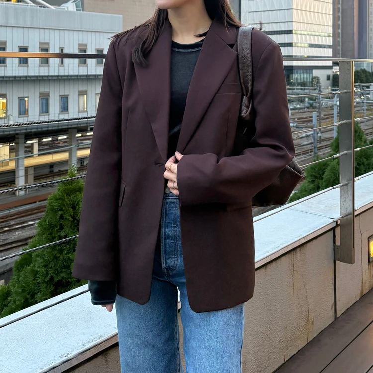 秋らしさ抜群!ブラウンのジャケットが意外と万能_2