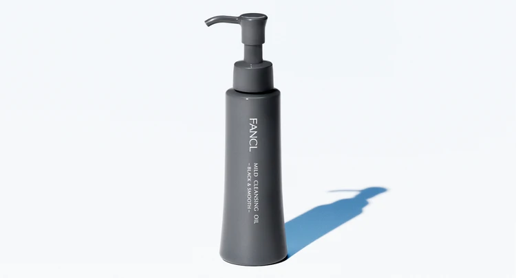 【FANCL(ファンケル)】毛穴ケアの“黒マイクレ”がさらに進化。洗うたびに“つるすべ肌”へ