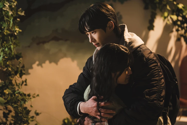 ソンジェ背負って走れ 抱き合うソルとソンジェ