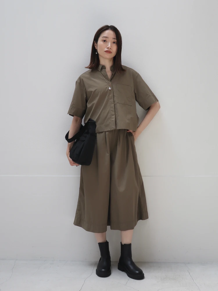 ユニクロ　UNIQLO　残暑　秋　カラー　色　コーデ　9月　気温　30度　カーキ　ワントーン　ナイロンボクシーショートシャツ　ナイロンキュロット
