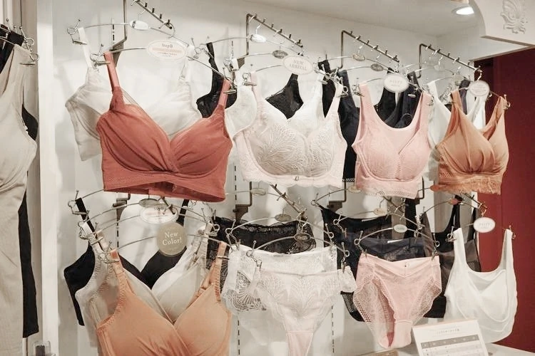 ブラデリス店内