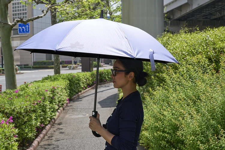 【LOGOS（ロゴス）】2026新作日傘「ソーラーブロック日傘・レギュラー」をレビュー！猛暑でも快適？遮熱性能と使いやすさを検証