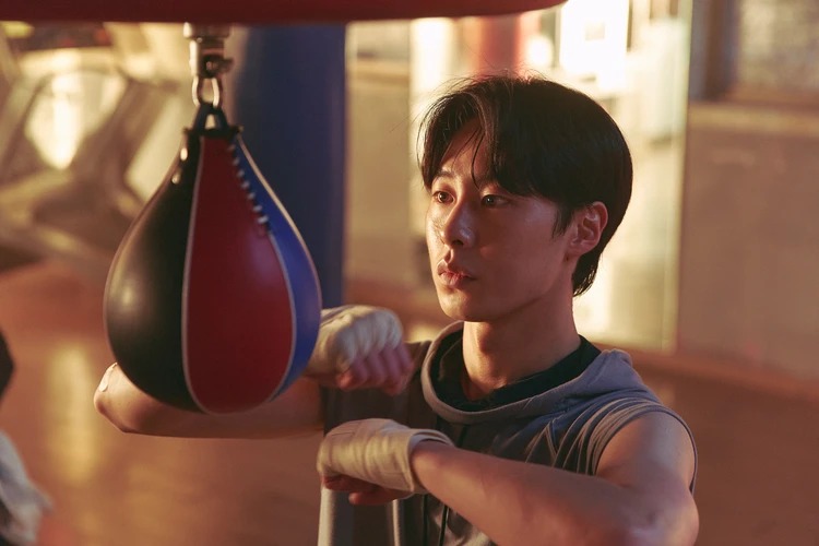 ムーブ・トゥ・ヘブン:私は遺品整理士です サングの弟分のボクサーキム・スチョル(イ・ジェウク)