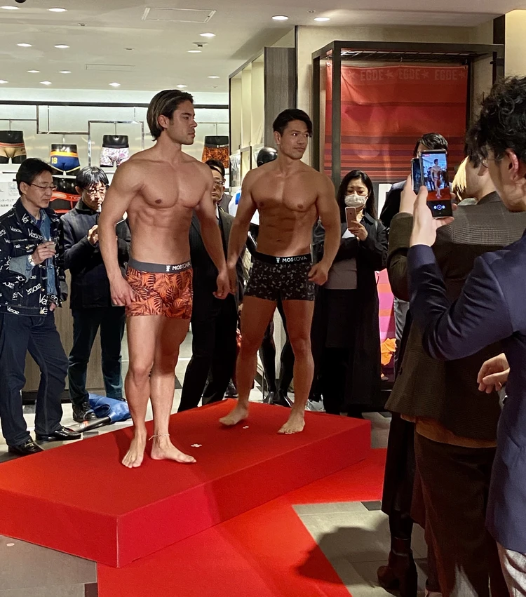イケメンマッチョが拝める♡阪急メンズ東京のナイトイベント_6