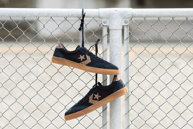 カラーアレンジを施したモデル「ロードクラシック SK LD OX」