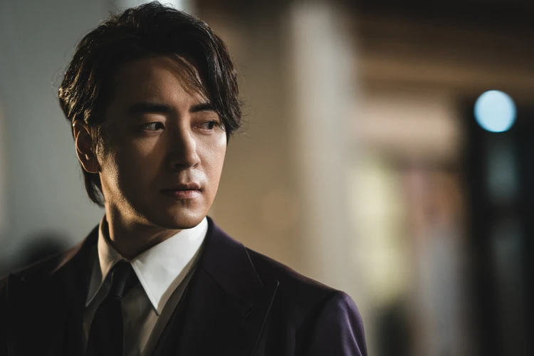 ヴィジランテ 財閥の副社長チョ・ガンオクを演じるイ・ジュニョク