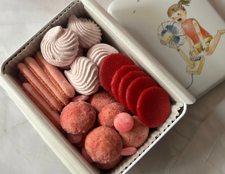 【後楽園駅すぐ】名店"アヴランシュ・ゲネー"の超cuteなクッキー缶「SAKU」❤︎_1