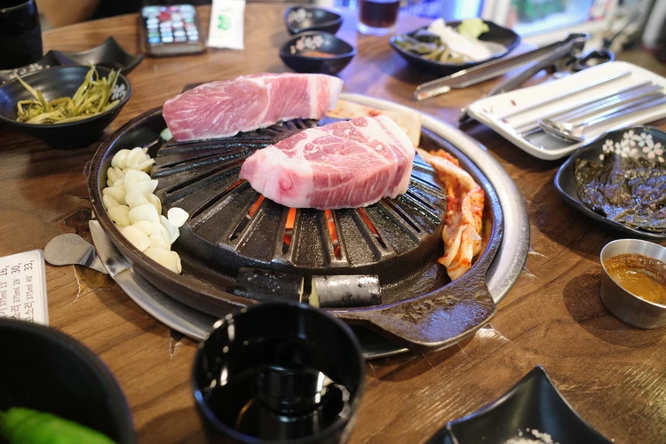 韓国・ソウル旅行③【本場グルメ編】地元民が通う！絶品モクサル＆ユッケ_4