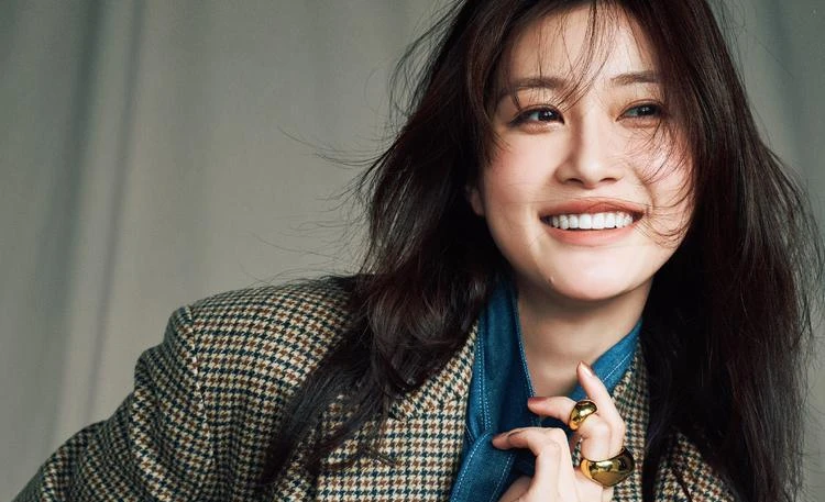 【生見愛瑠さんが着こなすチェック柄6コーデ】この冬は、ちょっぴり甘く着ると可愛さ倍増♡ めるるへのインタビューも必見!