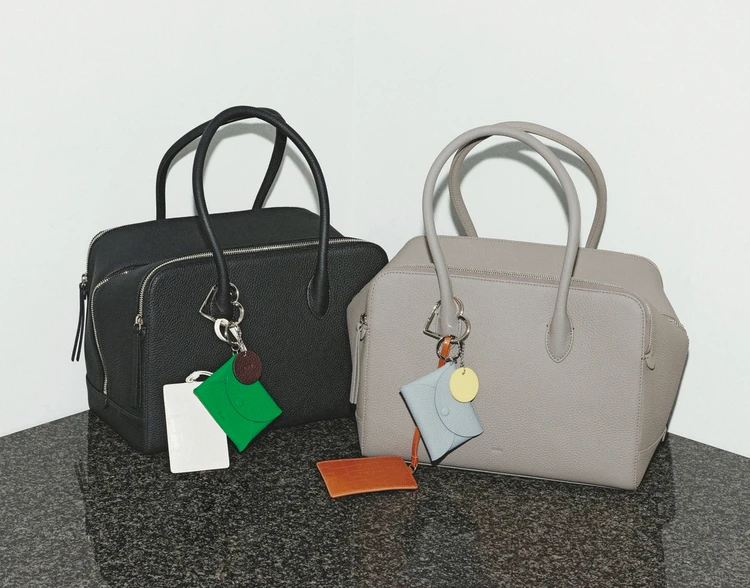 VASIC(ヴァジック)の自分らしく楽しめるバッグとチャーム