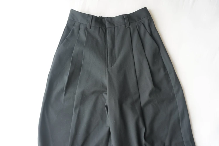 【GU】名品パンツ発見!30代のスタイルが整う「タックワイドパンツMN」_2_1
