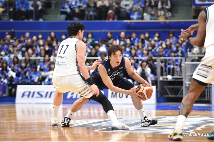 シーホース三河西田優大選手プレー中