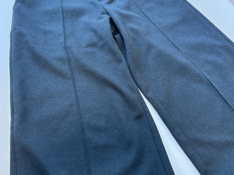 UNIQLOブラッシュドジャージーワイドパンツ、センタープレスも入ってて使いやすい!