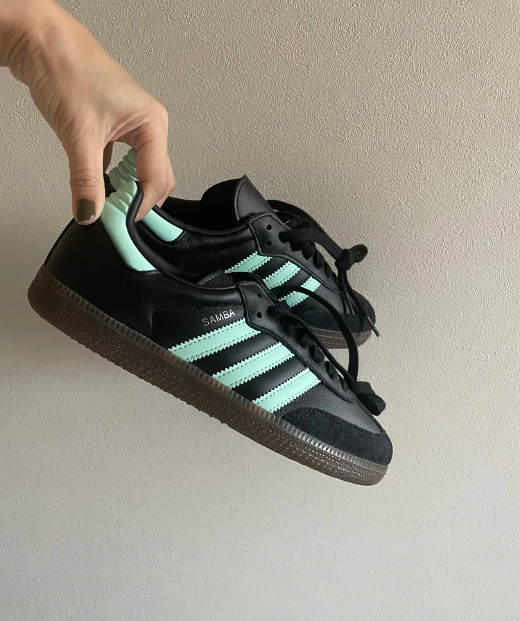 【薄底スニーカー】大人が履きたいadidas OriginalsのSAMBA OG。サイズ感・履き心地・コーデ_3
