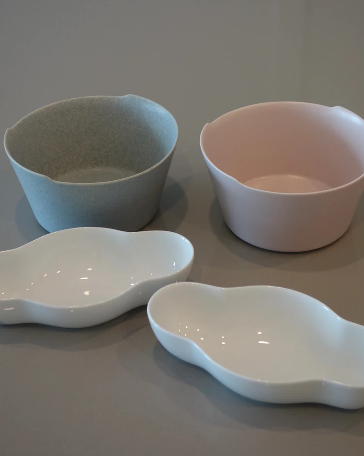 イイホシユミコ unjour bowl L（namiとsakura-kumo）とpattern D17 hakuの雲型プレート
