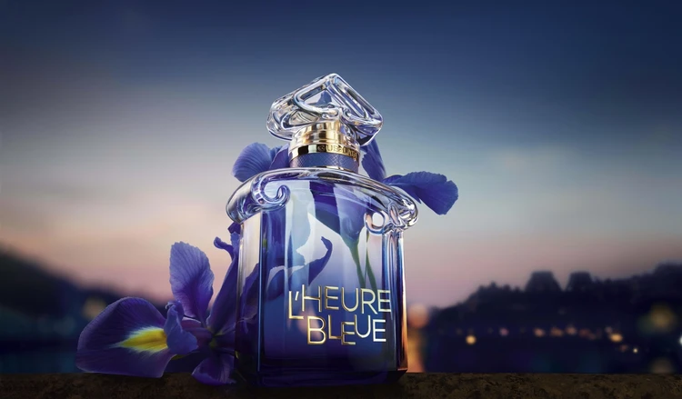 【GUERLAIN（ゲラン）】二面性が溶け合う優美な“蒼の時”を香りに。新フレグランス『ルール ブルー』誕生
