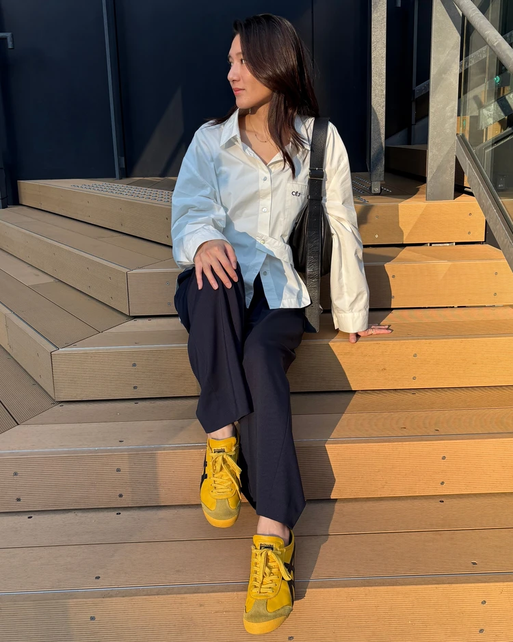 海外SNAPで人気！オニツカタイガーが大人モノトーンに効く#スニーカー部_3