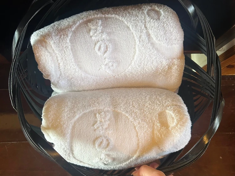 星のやと刻まれているバスタオル