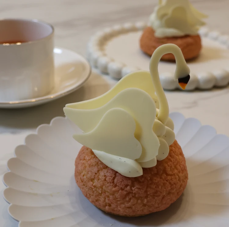 【パークハイアット東京】話題の“白鳥シュー”が可愛すぎる!アラサーOLのご褒美スイーツ_5