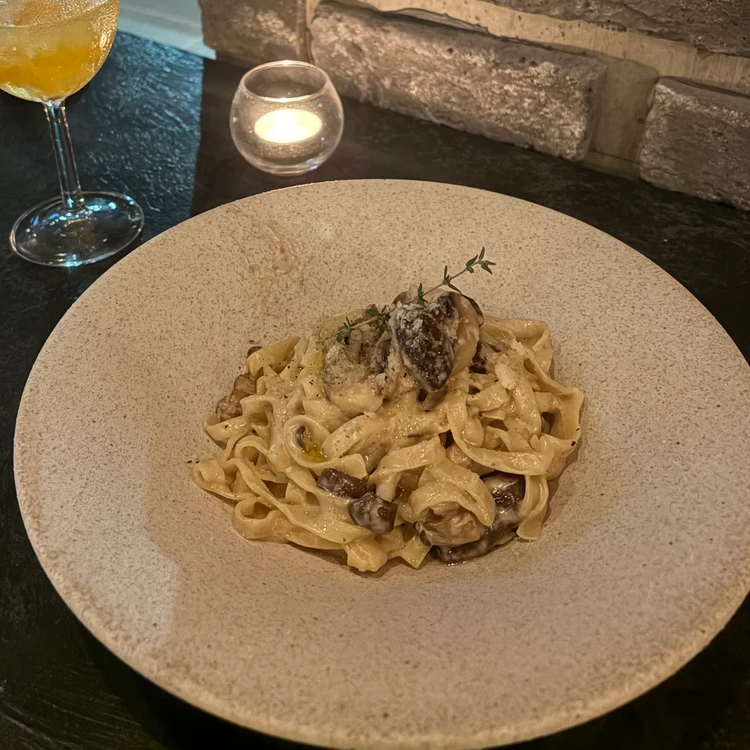 4種のキノコのトリュフクリームパスタ