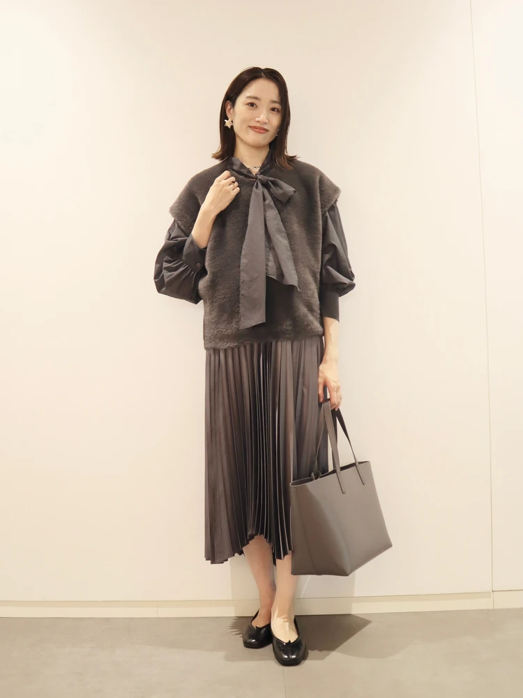 PLST　プラステ　ウィメンズ　クリエイティブ　ディレクター　村田　晴信　ハルノブ ムラタ　アップデート　秋　冬　新作　2025　New　PLST　New　Me　フェザーヤーン　コクーン　ベスト　コーデ　ブラウス