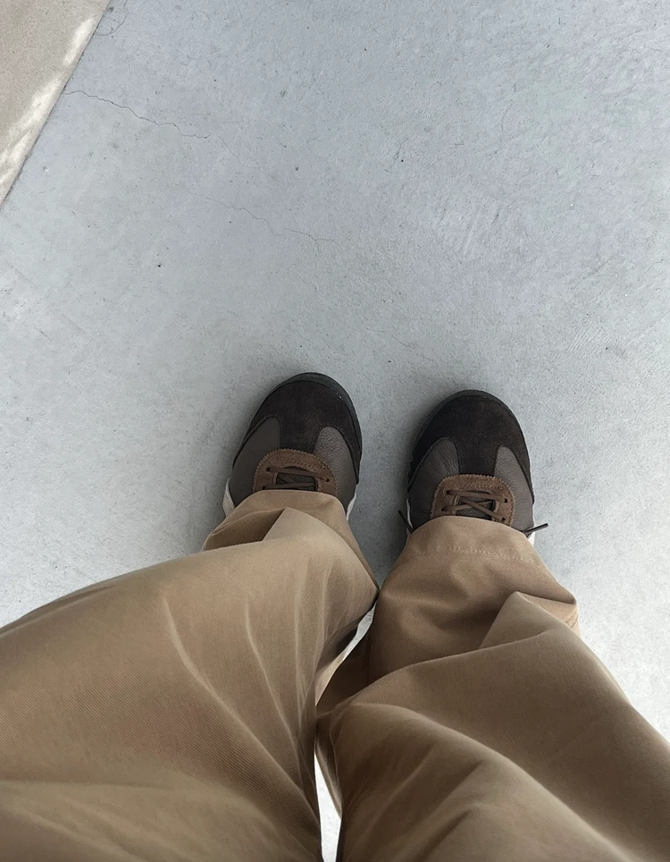 オニツカタイガーの足元だけを取った写真