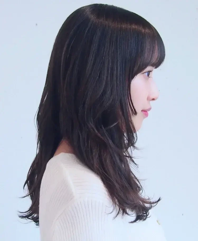 30代ー40代髪型・前髪あり×軽やかレイヤーのサイド