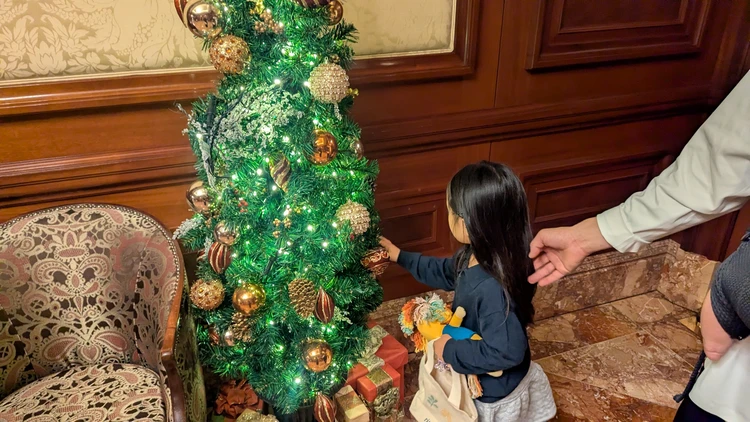 ホテル内のクリスマスツリー