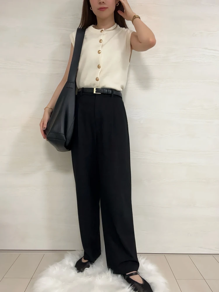 H＆M ファインニットベストを着用した残暑コーデ